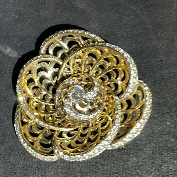 Vintage goldtone rose with rhinestone crystals brooch - Picture 1 of 5